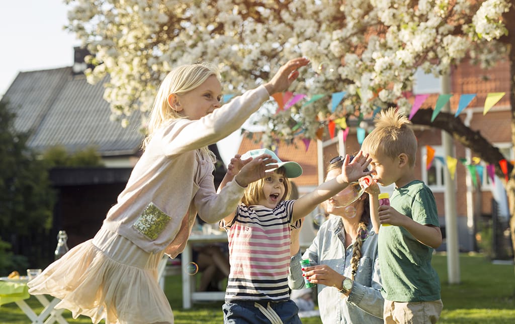 Students play with bubbles at a spring social event at school