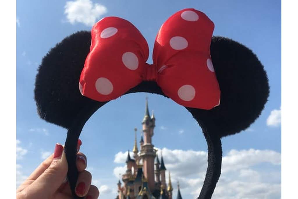 minnie mouse ears at disnaeyland