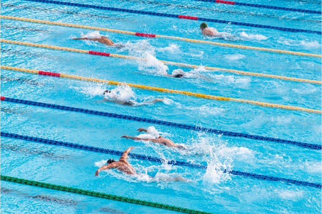 swimmming race in a pool