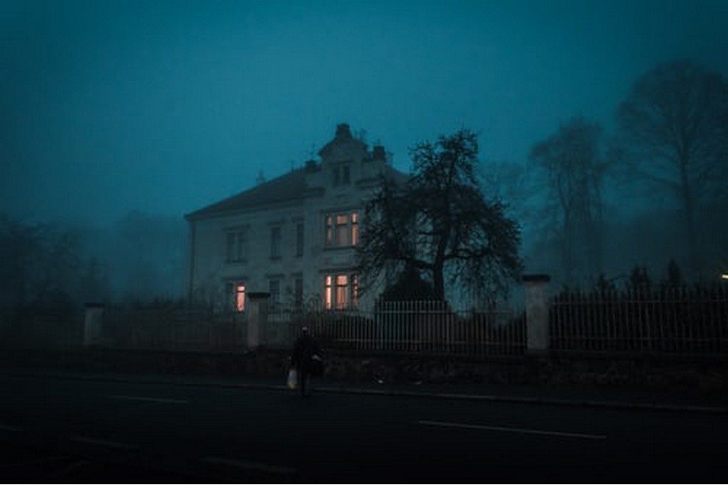house at dusk on a foggy night