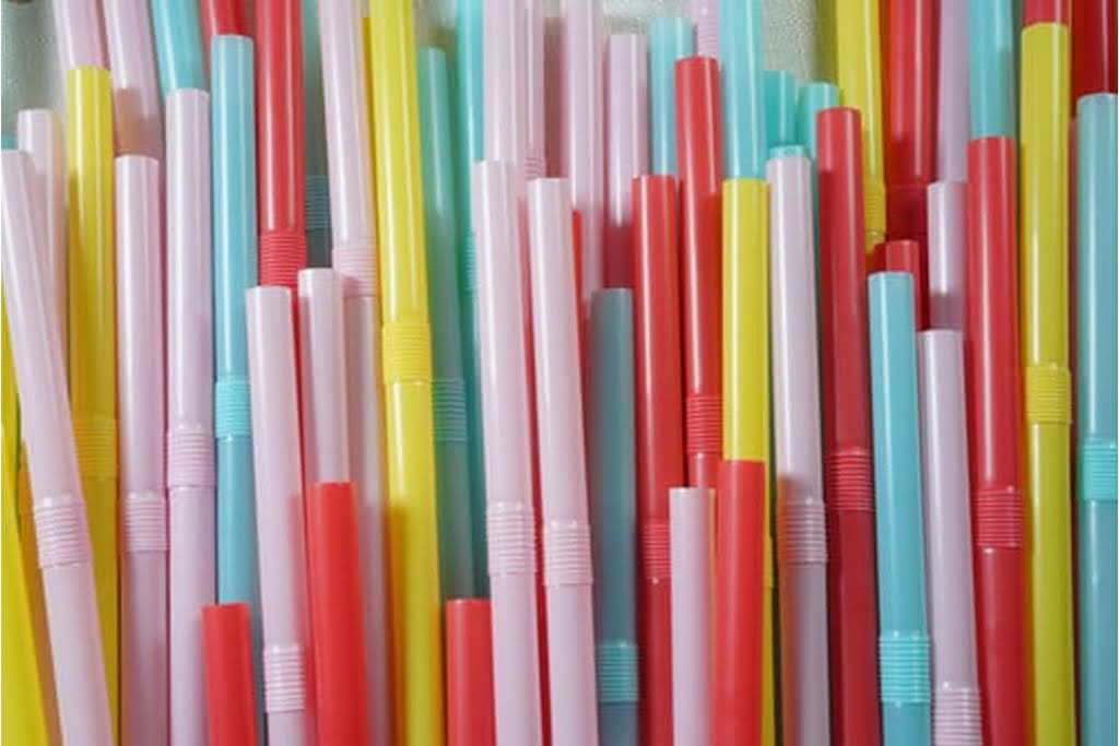 colored straws