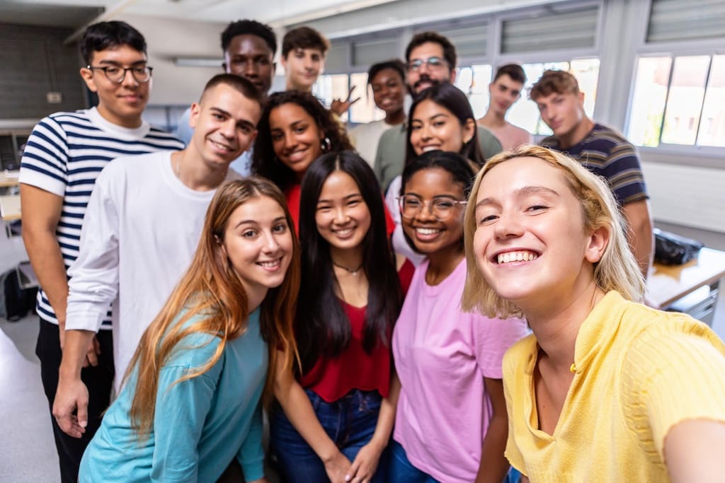 School alumni smiling for photo during back to school fundraiser event